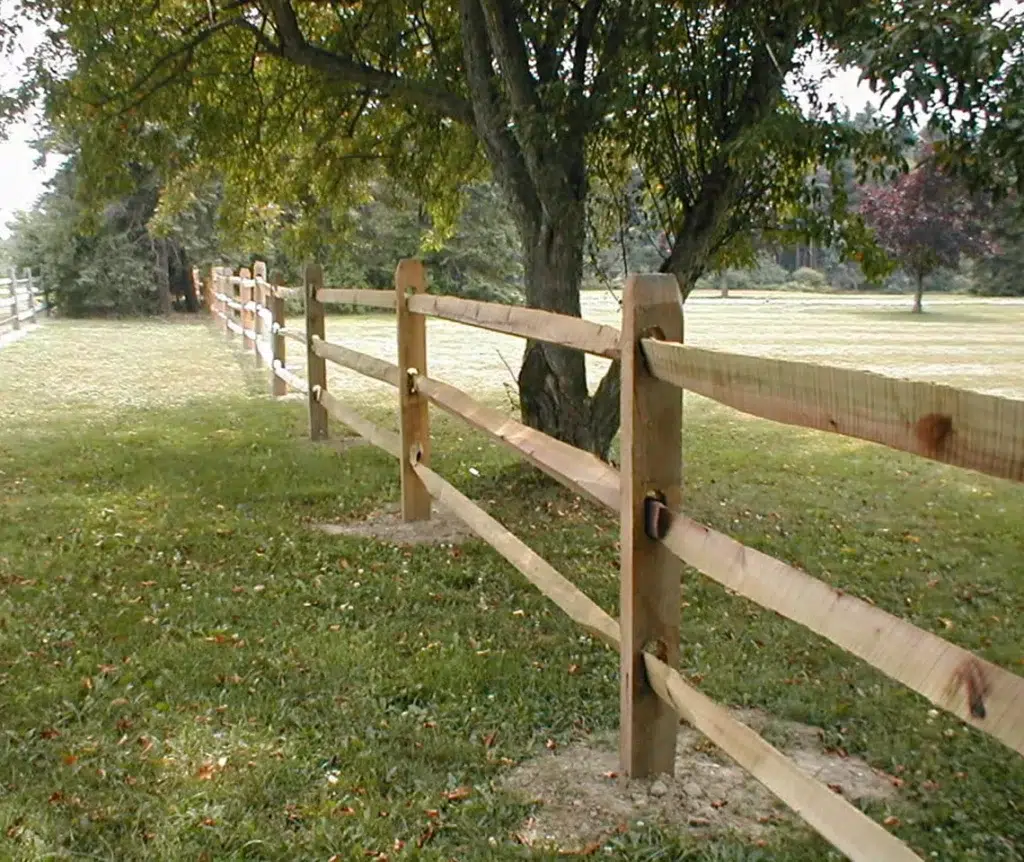 fence with large open holes between , classic for farmers