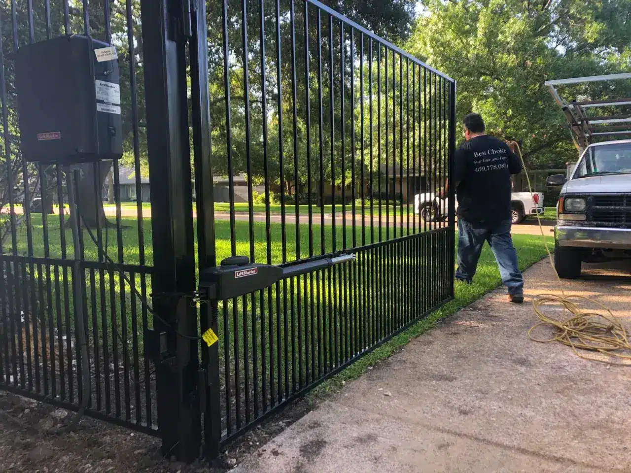Fence and driveway gate in a Dallas master-planned community
