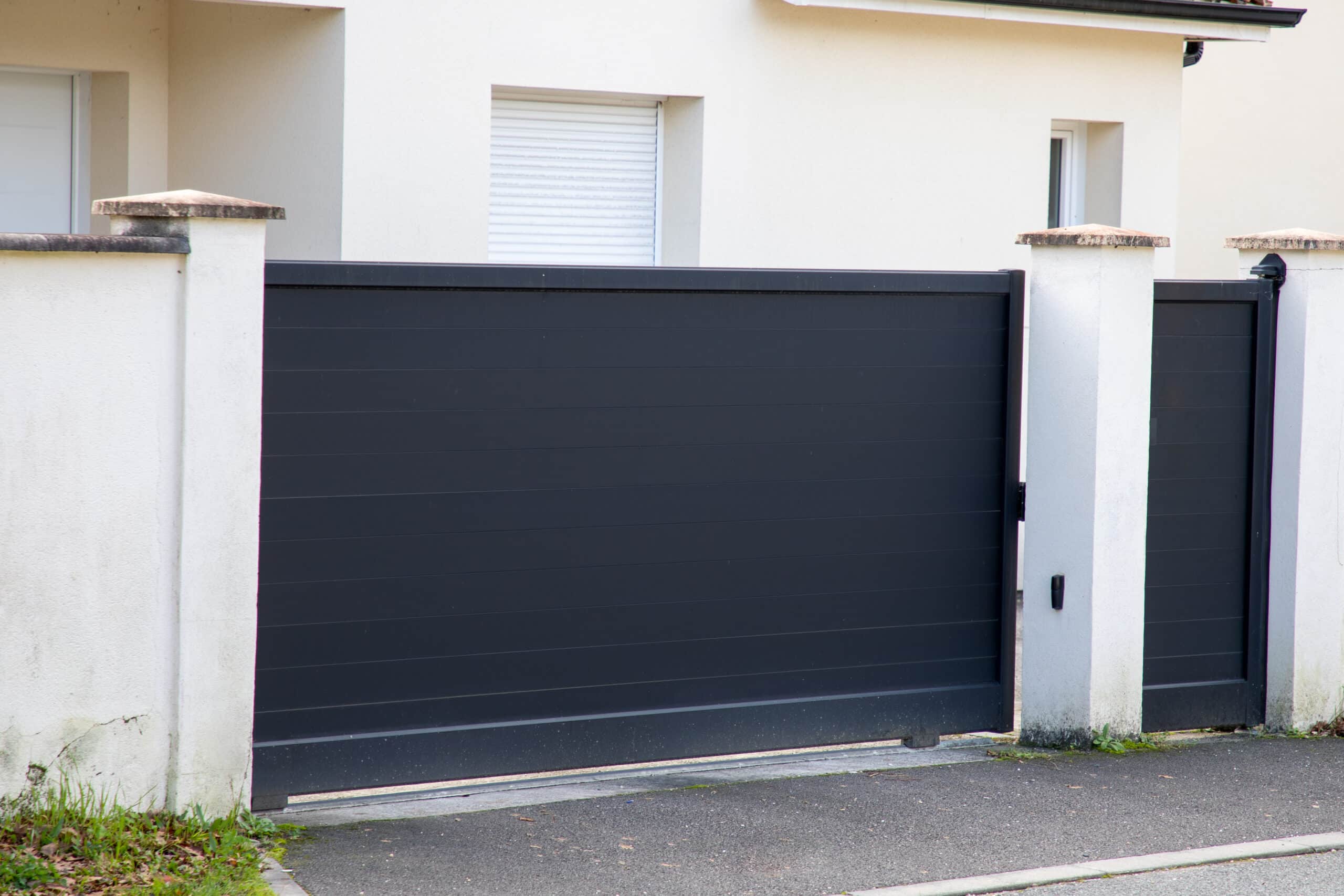 Electric driveway gate operator in Dallas