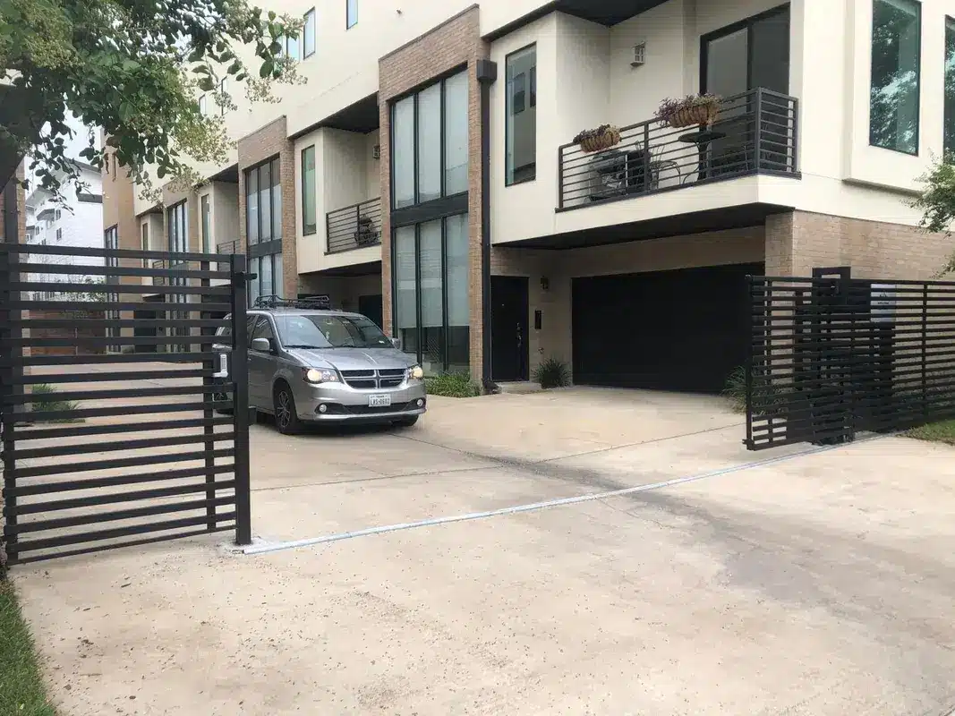 Fence installation by the Star Gate & Fence crew in Dallas