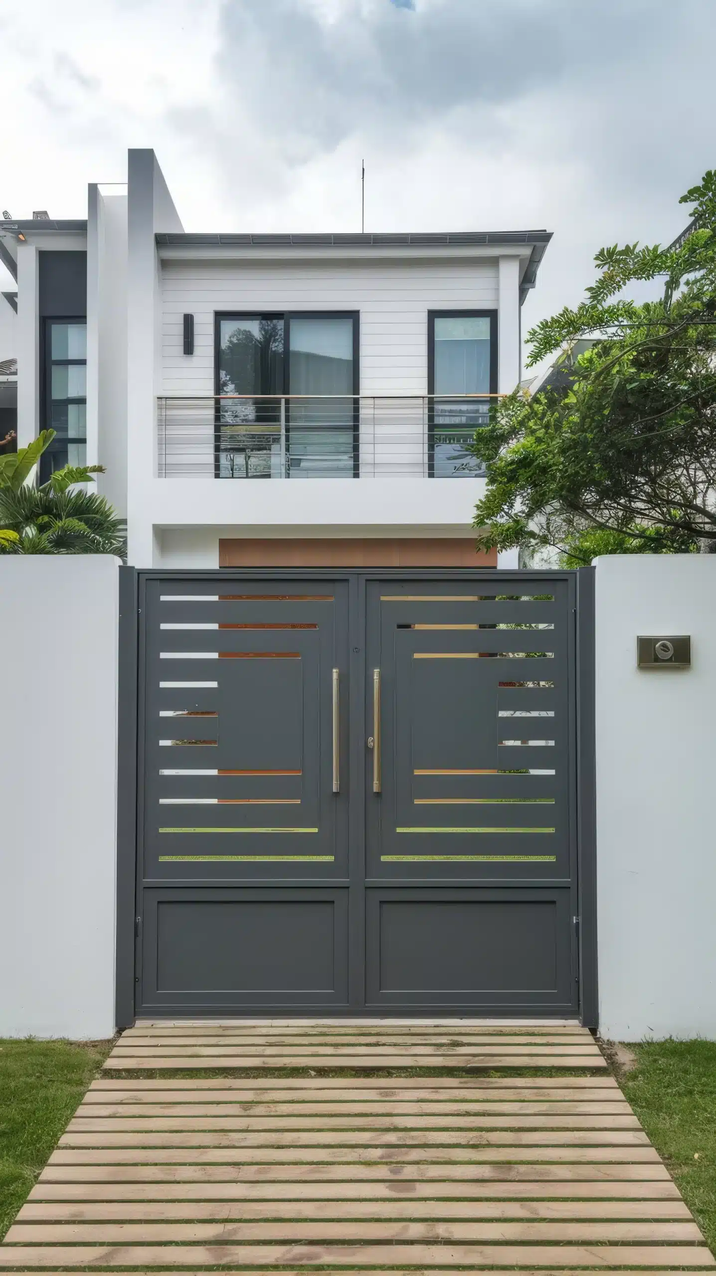 House gate installation in Dallas