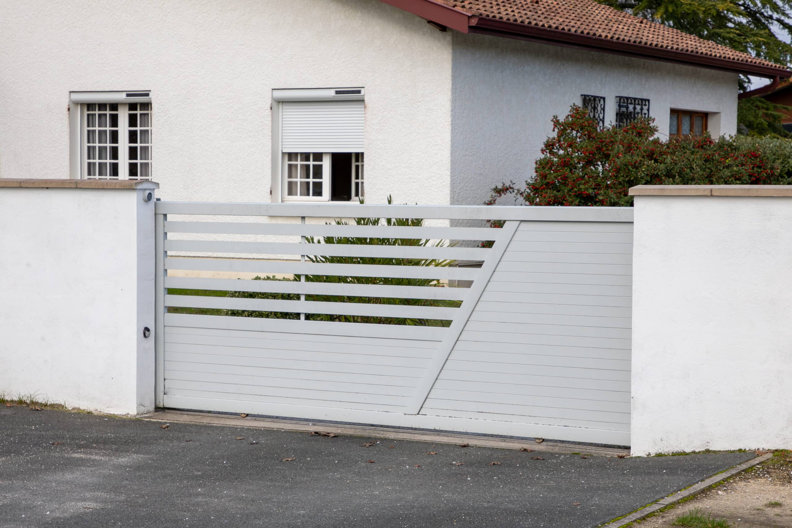 New sliding driveway gate built for a Dallas property