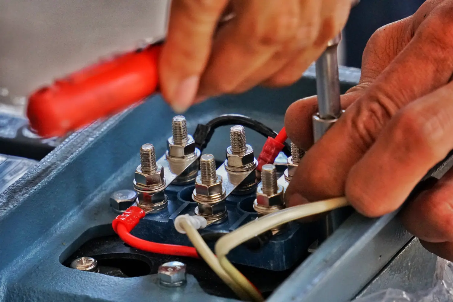 manual worker repairing machine